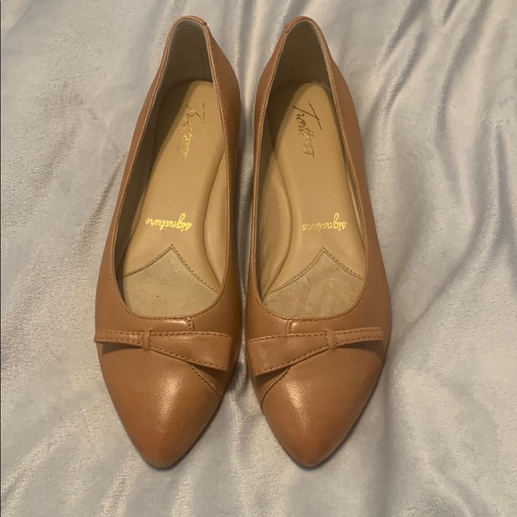 Trotters signature Erica leather pointed bow ballet flat caramel brown 8.5 - Picture 1 of 5